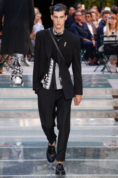 Look 40